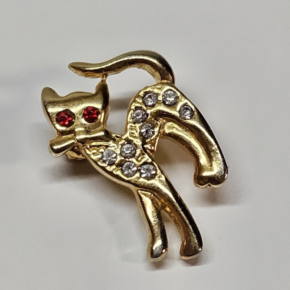 VINTAGE Small Gold Tone Rhinestone Accent Cat Scatter Brooch Pin